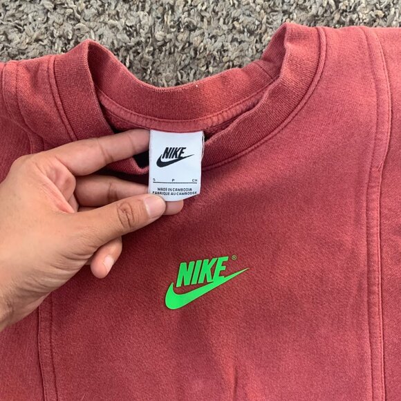 Nike Red Crewneck Sweatshirt With Green Logo & Navy Elbow Patches S - Picture 5 of 8